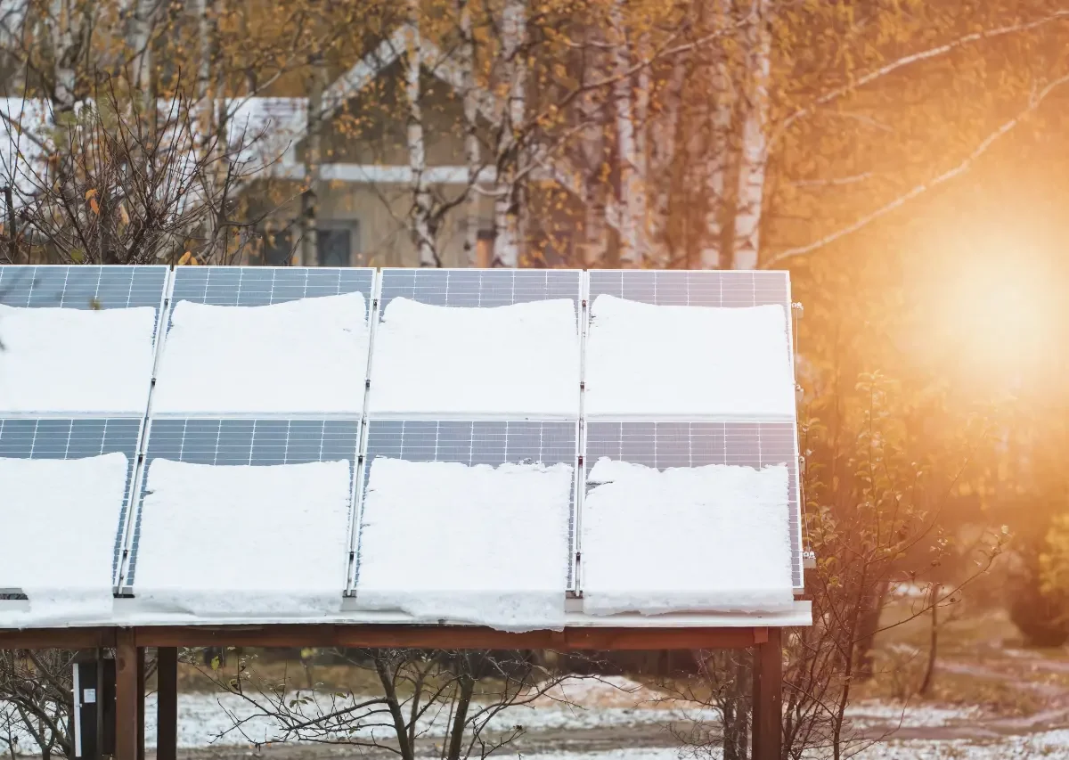 Solarenergie im Winter Module Schnee